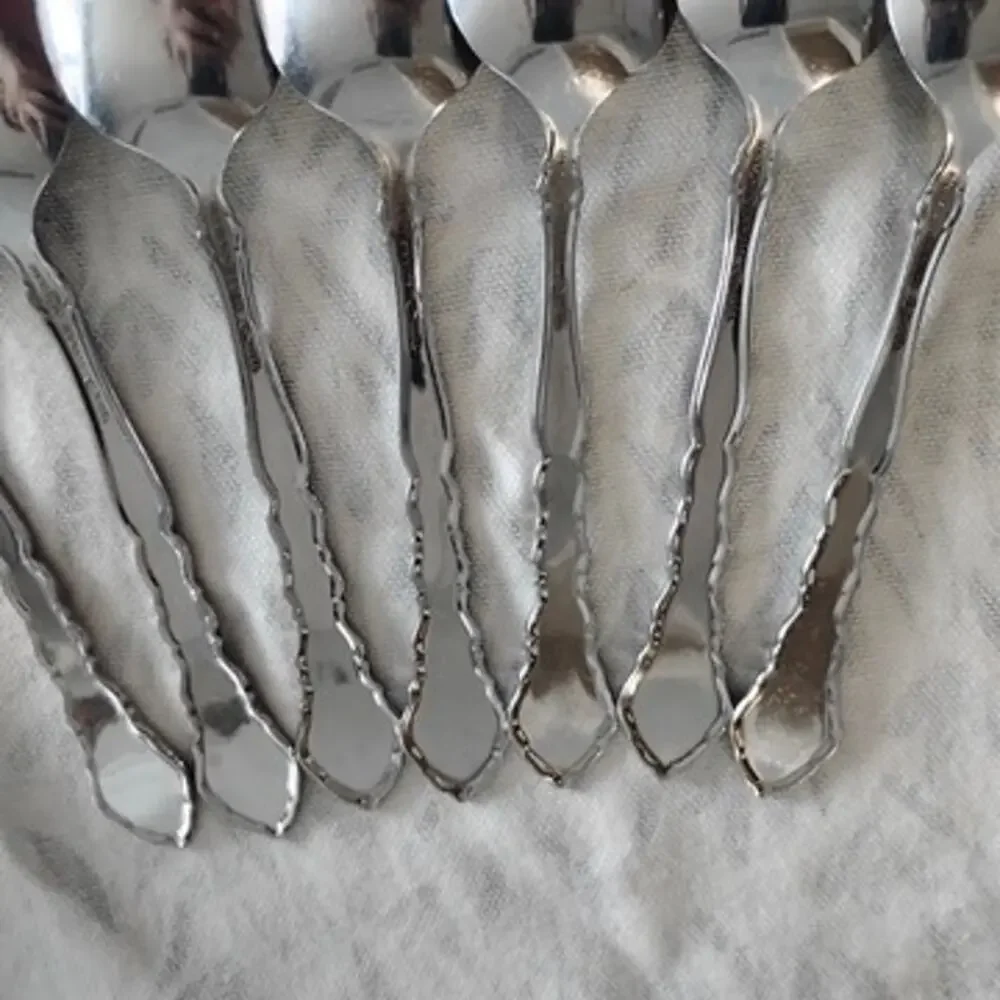 7 Oneida Community Satinique Teaspoons 6